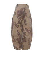 Afbeelding in Gallery-weergave laden, BCAila Barrel Pant 41330 Brown Camouflage