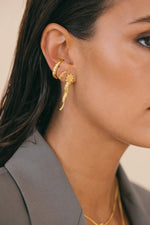 Afbeelding in Gallery-weergave laden, Organic Chunky Ear Jacket WTPS014YBGP0 Gold Plated