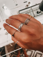 Afbeelding in Gallery-weergave laden, Middle Ring ''Dots on both Sides'' YVKE_20727 Zilver