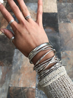 Afbeelding in Gallery-weergave laden, Middle Ring ''Dots on both Sides'' YVKE_20727 Zilver