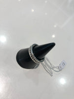 Afbeelding in Gallery-weergave laden, Thin Ring ''Dots in the Middle'' YVKE_20712 Zilver