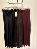 Afbeelding in Gallery-weergave laden, Rok Satin 3065
