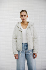 Afbeelding in Gallery-weergave laden, WBLAstrid Quited Jacket 00066 Birch
