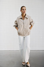 Afbeelding in Gallery-weergave laden, WBLGilian Vegan Jacket 1403 Light Mineral Grey
