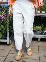 Afbeelding in Gallery-weergave laden, BCDenice Denim Barrel Pant 41180 White
