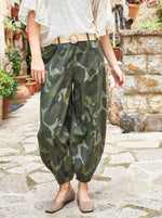 Afbeelding in Gallery-weergave laden, BCAlly Balloon Pant 41202 Army Camouflage

