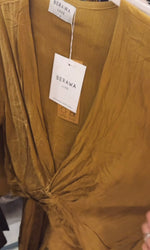 Afbeelding in Gallery-weergave laden, Flare Sleeve Kirsi Tumeric
