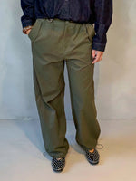 Afbeelding in Gallery-weergave laden, Cargo Pants Cleo Dark Green
