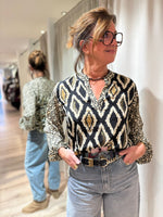 Afbeelding in Gallery-weergave laden, BCLuna Blouse 39227 Black Tile
