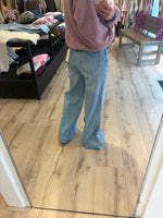 Afbeelding in Gallery-weergave laden, Wide Leg Jeans 21395 9 Light Jeans
