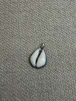 Afbeelding in Gallery-weergave laden, Pendant COWRIE
