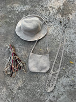 Afbeelding in Gallery-weergave laden, Hand-Knit Hat HIMALAYA
