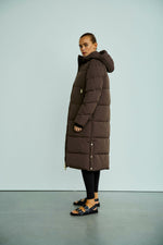 Afbeelding in Gallery-weergave laden, WBLGlorian Long Puffer Coat 1412 Blacken Brown
