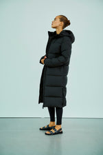 Afbeelding in Gallery-weergave laden, WBLGlorian Long Puffer Coat 1412 Black
