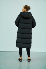Afbeelding in Gallery-weergave laden, WBLGlorian Long Puffer Coat 1412 Black
