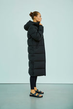 Afbeelding in Gallery-weergave laden, WBLGlorian Long Puffer Coat 1412 Black
