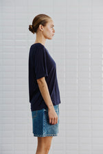 Afbeelding in Gallery-weergave laden, WBLJessie Scoop Neck Tee 1709 Midnight Blue
