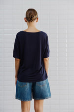 Afbeelding in Gallery-weergave laden, WBLJessie Scoop Neck Tee 1709 Midnight Blue
