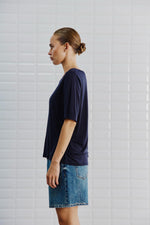 Afbeelding in Gallery-weergave laden, WBLJessie Scoop Neck Tee 1709 Midnight Blue
