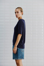 Afbeelding in Gallery-weergave laden, WBLJessie Scoop Neck Tee 1709 Midnight Blue
