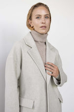 Afbeelding in Gallery-weergave laden, Nanna Wrap Coat 00000802 Pumice Stone

