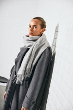 Afbeelding in Gallery-weergave laden, WBL Riley Wool Scarf 811 Light Grey Melange
