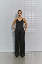Afbeelding in Gallery-weergave laden, WBLDagmar Sateen Pant 1511 Dark Grey

