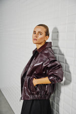 Afbeelding in Gallery-weergave laden, WBLGilian Vegan Jacket 1403 Windsor Wine
