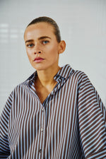 Afbeelding in Gallery-weergave laden, WBLHelen Batsleeve Shirt 1493 Brown Stripe
