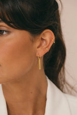 Afbeelding in Gallery-weergave laden, Meander Bar Earring WTHP123YBGP0.5MC Gold Plated
