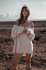 Afbeelding in Gallery-weergave laden, Lola Off Shoulder Sweater 22577 Light Beige
