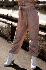 Afbeelding in Gallery-weergave laden, Alyssa Cargo Pants MNO1257 Taupe
