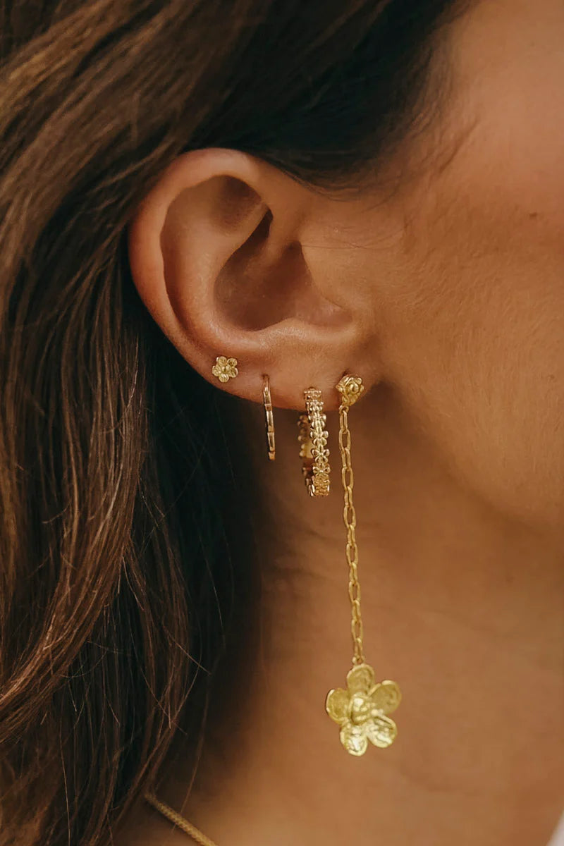 Hammered Flower Stud PER STUK WTPS049 Gold Plated