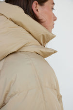 Afbeelding in Gallery-weergave laden, Kylie Down Jacket 339 Sand
